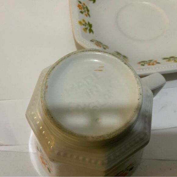 Vintage Johnson Bros. Heritage Posy Cups and Saucers, Set of 4 - Picture 6 of 11